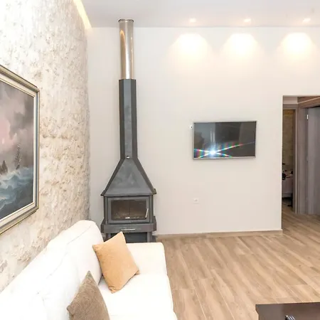 Modern With Mountain View In 80 M² Fireplace